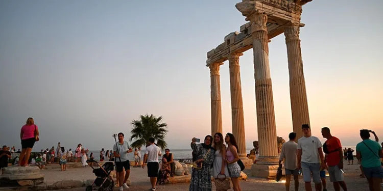 Antalya’da turist rekoru