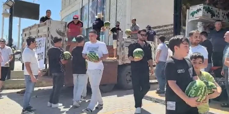 Bedava karpuzu duyan geldi