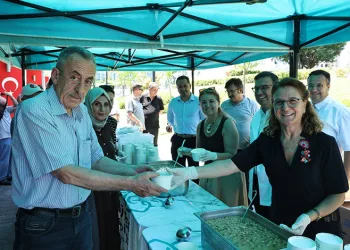Nilüfer Belediyesi’nden şehit ve gazi yakınlarına aşure ikramı