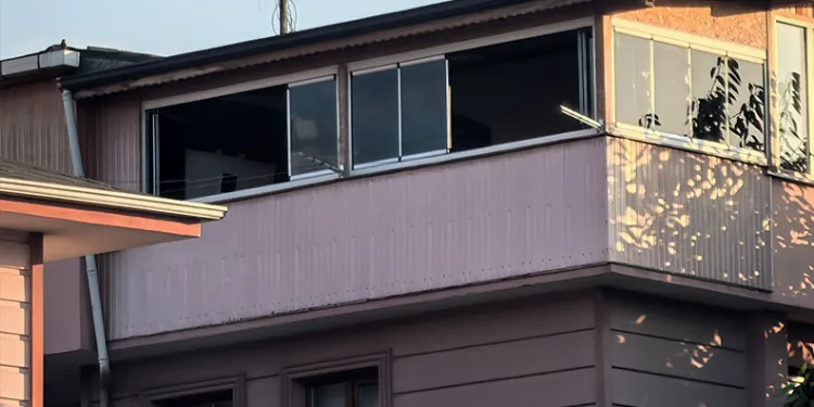 Bursa’da 3. kattan düşen çocuk ağır yaralandı