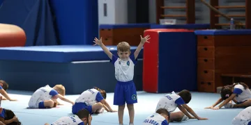Bursa’da tırın kör noktasında kalan otomobil, kullanılmaz hale geldi