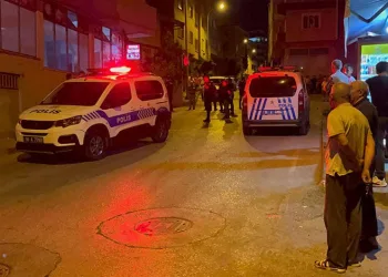 Bursa’da firari hükümlünün yakınları, polisi yaraladı