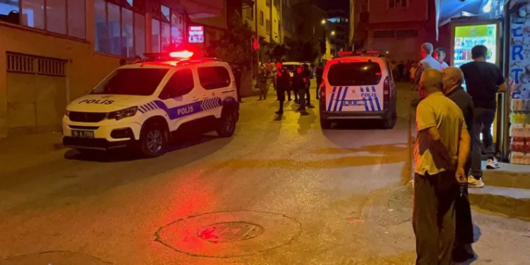 Bursa’da firari hükümlünün yakınları, polisi yaraladı