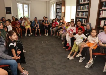 Anneler ve çocuklar yaz tatilinde kütüphanelerde buluşuyor