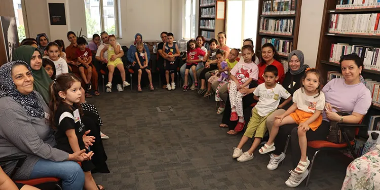 Anneler ve çocuklar yaz tatilinde kütüphanelerde buluşuyor