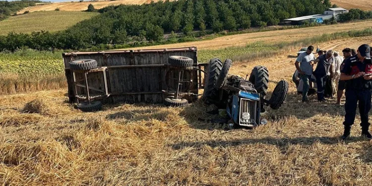 Devrilen traktörün altında kalan kişi hayatını kaybetti