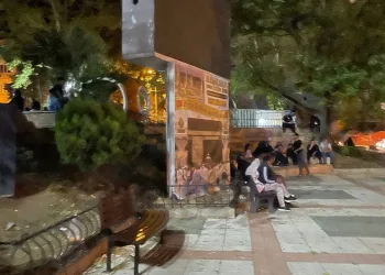 Deprem korkusuyla geceyi sokakta geçirdiler