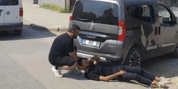 Bursa’da kamyonetle çarpışan motosiklet sürücüsü yaralandı