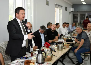 Erkan Aydın, Güneştepe’de vatandaşın sesine kulak veriyor