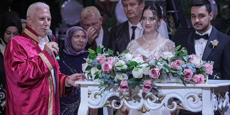 Bursa’da siyaset ve iş dünyasını buluşturan düğün