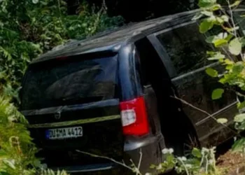 Şarampole yuvarlanan minibüsteki 4 kişi yaralandı
