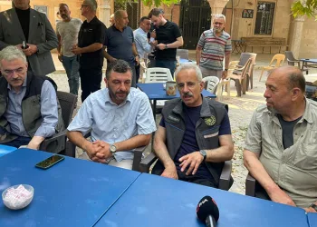 Bakan Uraloğlu, Karahıdır ve İğdir Mahallesi’ni ziyaret etti