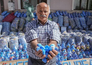 Topladığı 2 milyon kapakla ihtiyaç sahiplerine destek oldu