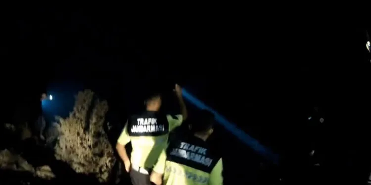 Harmancık’ta yangın sürerken ormanlık alanı tutuşturmaya çalıştı!!