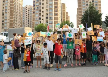 Çocukları gülümsetiyor, yaraları birlikte sarıyoruz