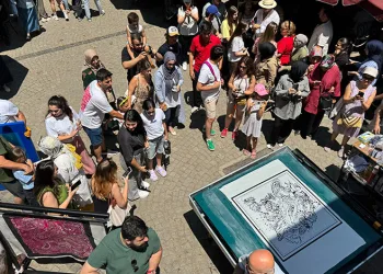 Kozahan’daki ipek baskı şovu izleyenleri büyüledi