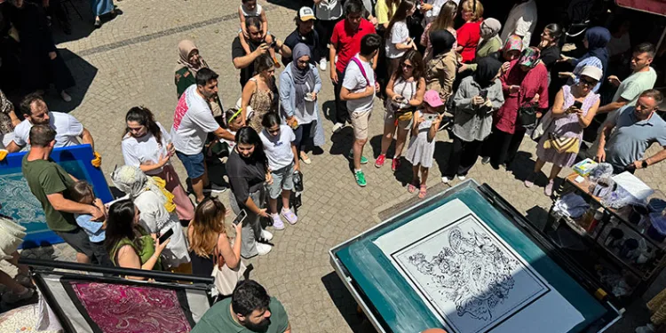 Kozahan’daki ipek baskı şovu izleyenleri büyüledi
