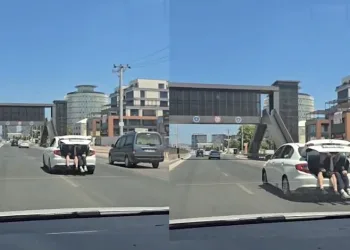 Scooterli gencin tehlikeli yolculuğu kamerada