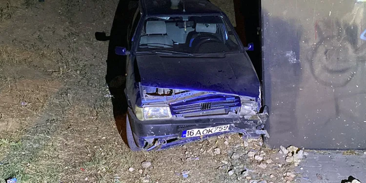 Otomobil şarampole uçup trafoya çarptı: Kazayı burnu bile kanamadan atlattı