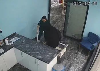 Bursa’daki depremde tedavi gören köpeği içeride bırakmadı