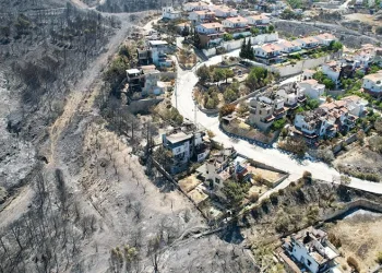 İzmir’in gözde yazlık merkezi hayalet kasabaya döndü