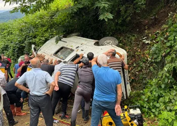 Çay işçilerini taşıyan araç kaza yaptı: 2 ölü, 3 yaralı