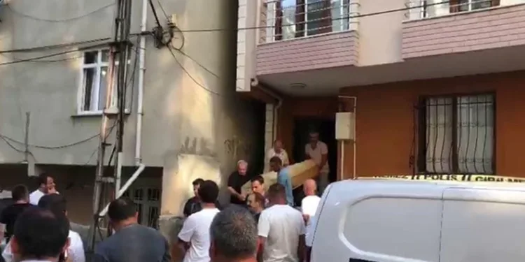 Evlat dehşeti: Tartıştığı ailesini katletti