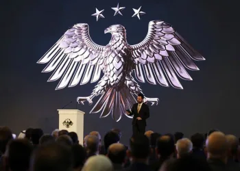 Suriye’de yeni kimlikle törenle tanıtıldı