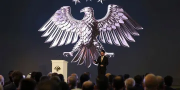 Suriye’de yeni kimlikle törenle tanıtıldı