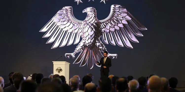 Suriye’de yeni kimlikle törenle tanıtıldı