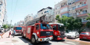Antalya’da apartmanda çıkan yangında 7’si çocuk 10 kişi dumandan etkilendi