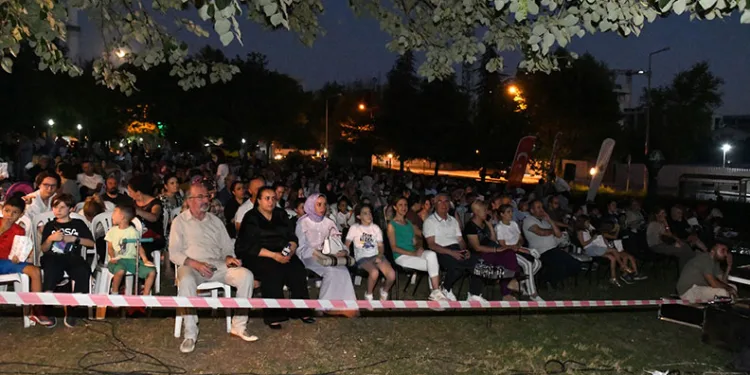 Osmangazi’de çocuklar açık hava sinemasında buluştu