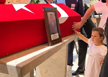 Minik Deniz’den şehit babasına son bakış