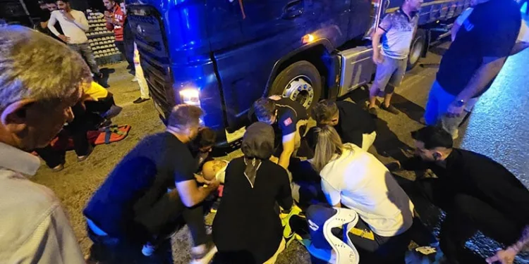 Bursa’da motosiklet TIR’ın altına girdi