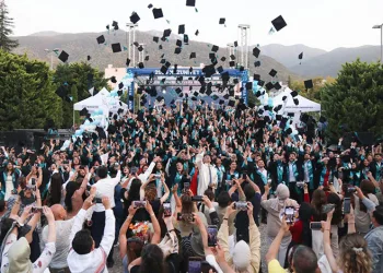 BTÜ’de mezuniyet sevinci ve 15. yıl gururu bir arada