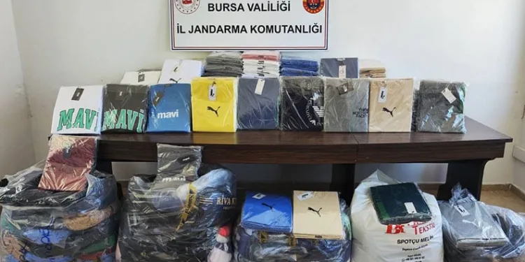 Bursa’da Kaçak Kıyafet Operasyonu
