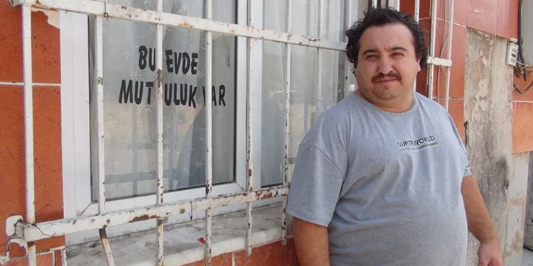 Sıcaktan bunaldı yavru kangal ile aynı varilin içinde serinledi