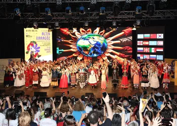Altın Karagöz Halk Dansları heyecanı Bursa’yı sardı