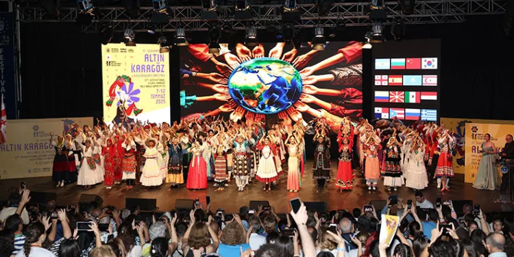 Altın Karagöz Halk Dansları heyecanı Bursa’yı sardı