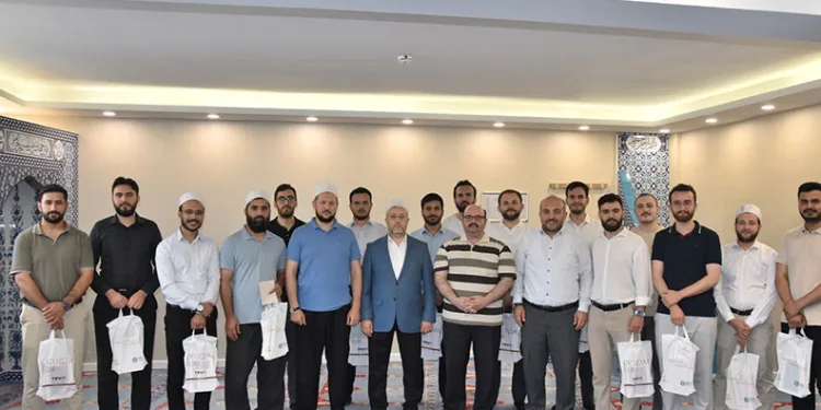 Sıcaktan bunaldı yavru kangal ile aynı varilin içinde serinledi