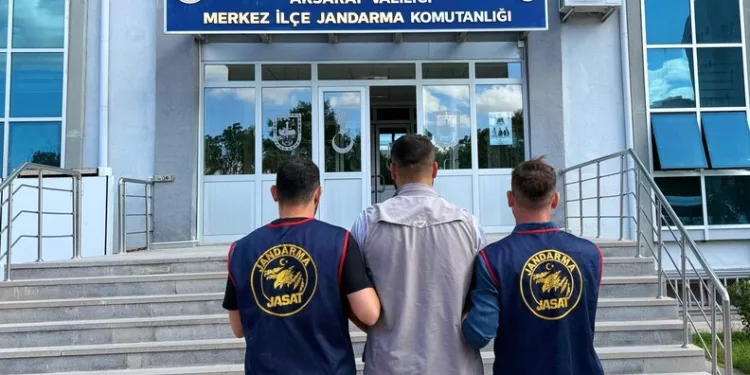 Televizyonun patlaması 3 katlı evi küle çevirdi