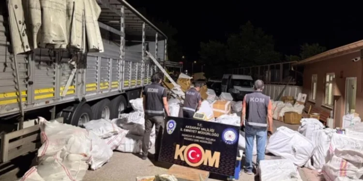 Televizyonun patlaması 3 katlı evi küle çevirdi