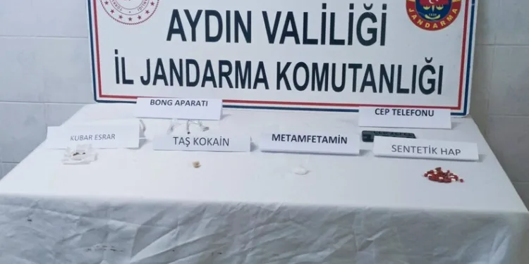 Kağıthane’de moloz yüklü hafriyat kamyonu devrildi: 1 yaralı