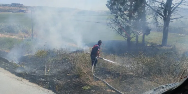 Kağıthane’de moloz yüklü hafriyat kamyonu devrildi: 1 yaralı