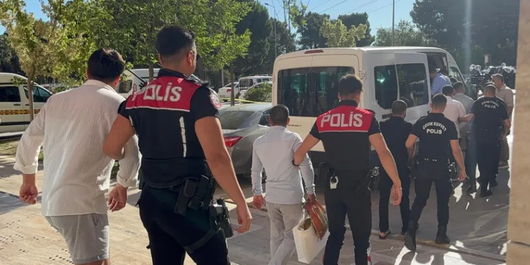 Güreşçinin dirseği kırıldı