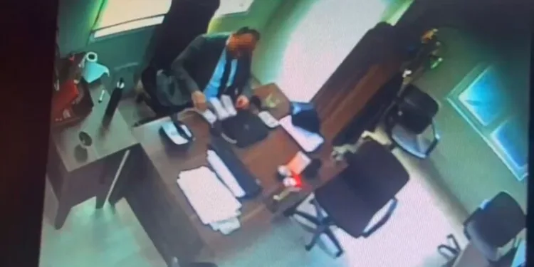 Güreşçinin dirseği kırıldı