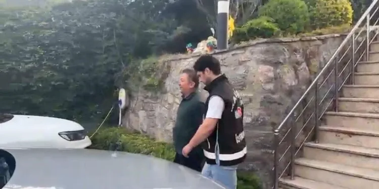 Alkollü ve ehliyetsiz sürücünün kontrolünden çıkan araç şarampole takla attı: 2 yaralı