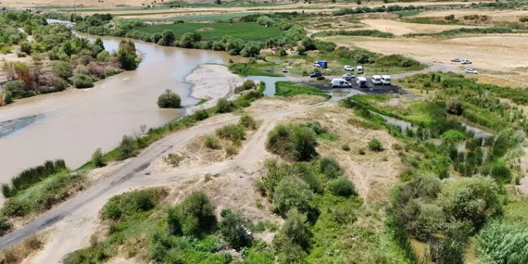 Alkollü ve ehliyetsiz sürücünün kontrolünden çıkan araç şarampole takla attı: 2 yaralı