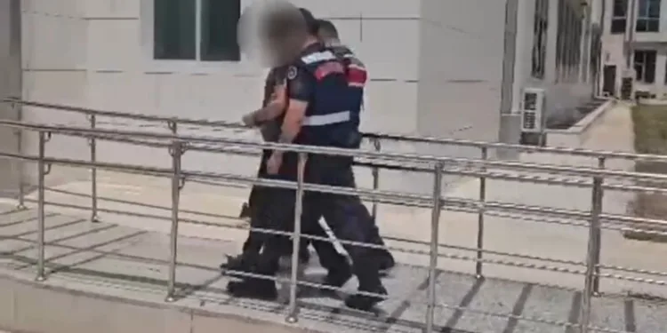 Alkollü ve ehliyetsiz sürücünün kontrolünden çıkan araç şarampole takla attı: 2 yaralı