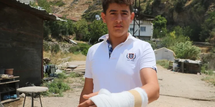 Alkollü ve ehliyetsiz sürücünün kontrolünden çıkan araç şarampole takla attı: 2 yaralı